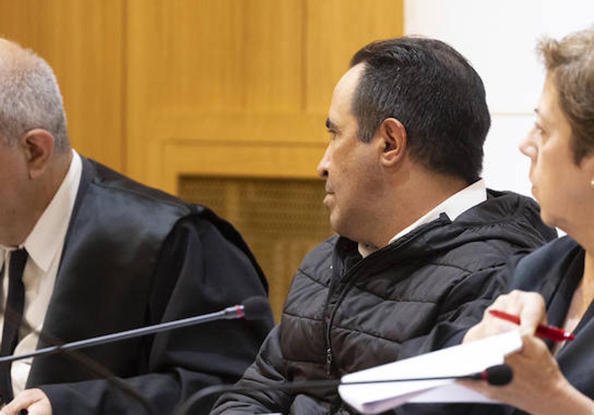 El acusado de matar a Brayan, en la primera sesión del juicio en la Audiencia de Valladolid.