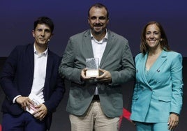 Pelayo Collantes recogió el premio.