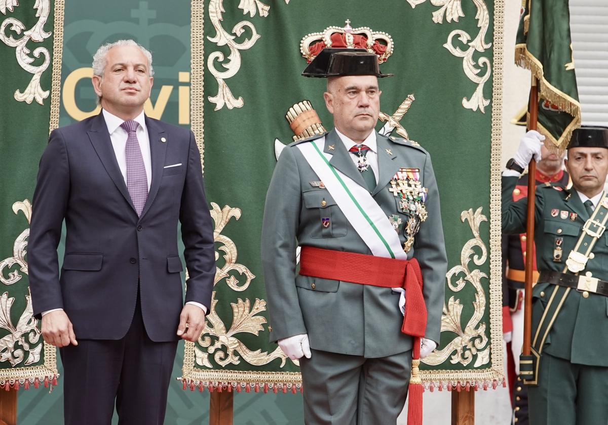 El delegado del Gobierno en Castilla y León, Nicanor Sen, este jueves junto al teniente general de la Guadia Civil Luis del Castillo Ruano.