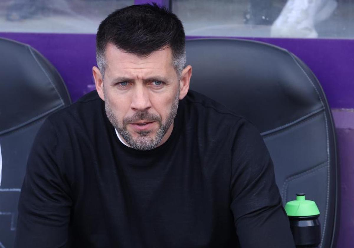 Paulo Pezzolano, antes de empezar el último partido del Real Valladolid contra el Espanyol en Zorrilla.