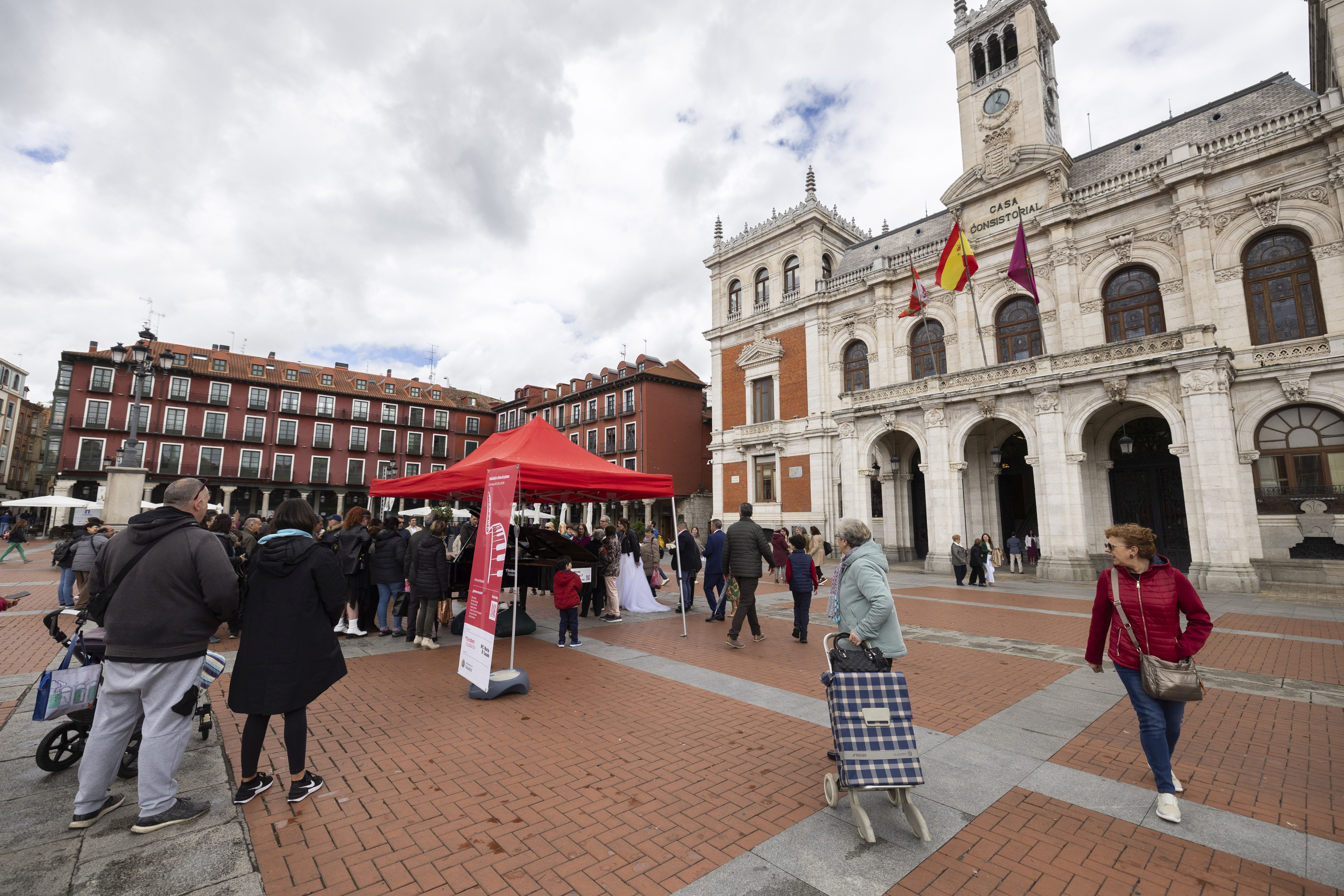 El centro de Valladolid se llena de pianos, en imágenes