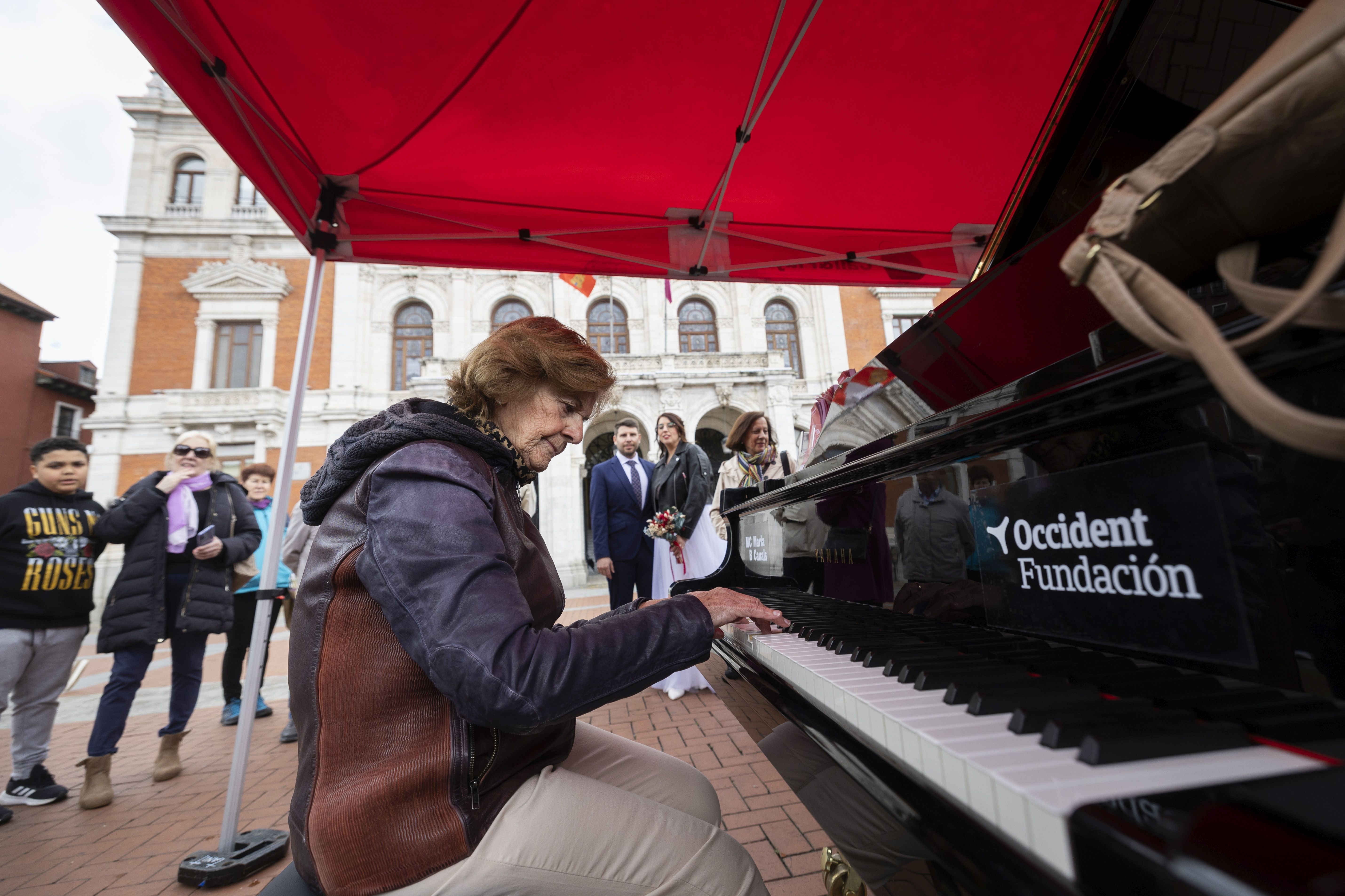 El centro de Valladolid se llena de pianos, en imágenes