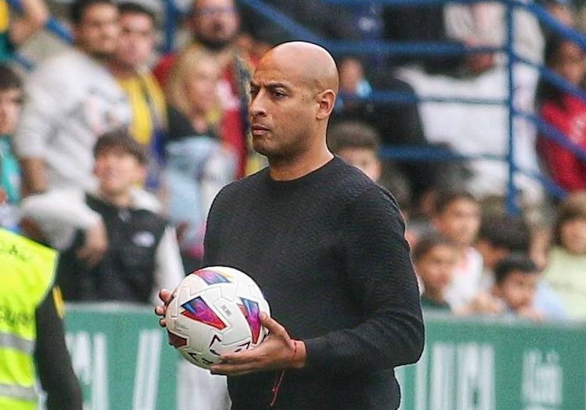 Mehdi Nafti, técnico del Alcorcón, la pasada jornada en el campo del Racing de Ferrol