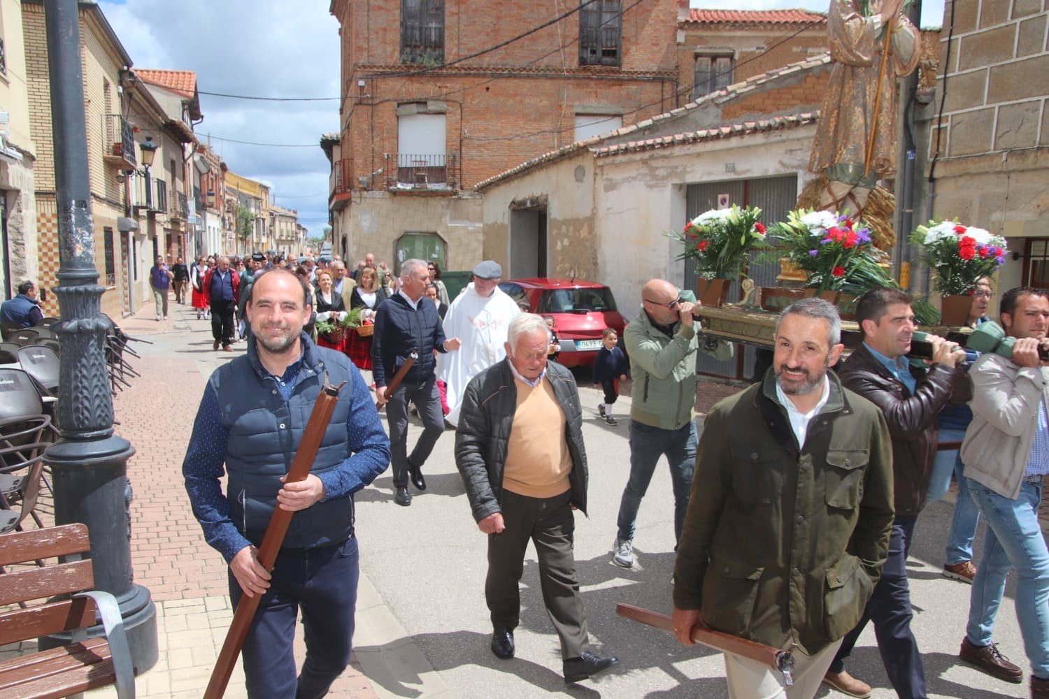 Torquemada, fiel a la tradición con la hoguera y la ofrenda a San Isidro