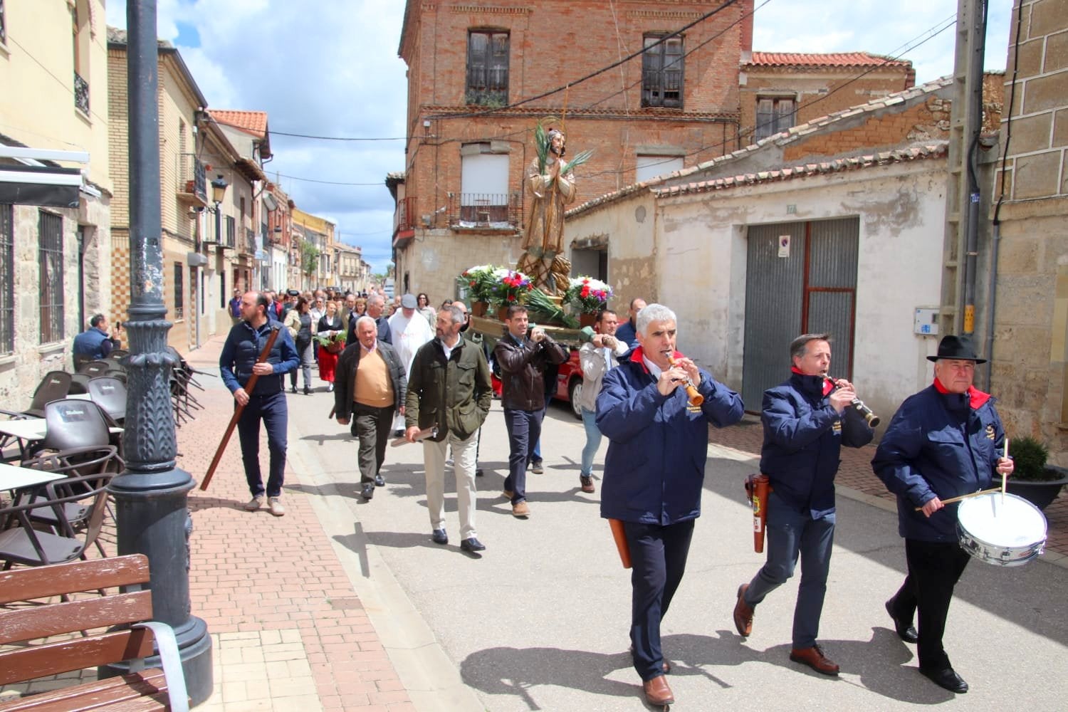 Torquemada, fiel a la tradición con la hoguera y la ofrenda a San Isidro