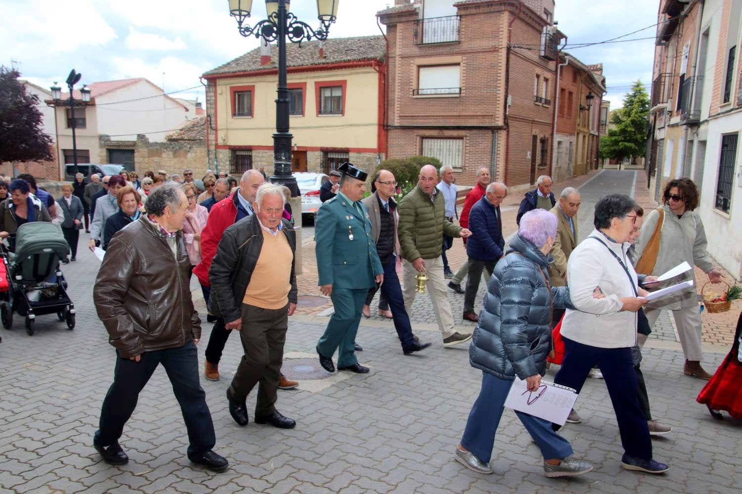 Torquemada, fiel a la tradición con la hoguera y la ofrenda a San Isidro