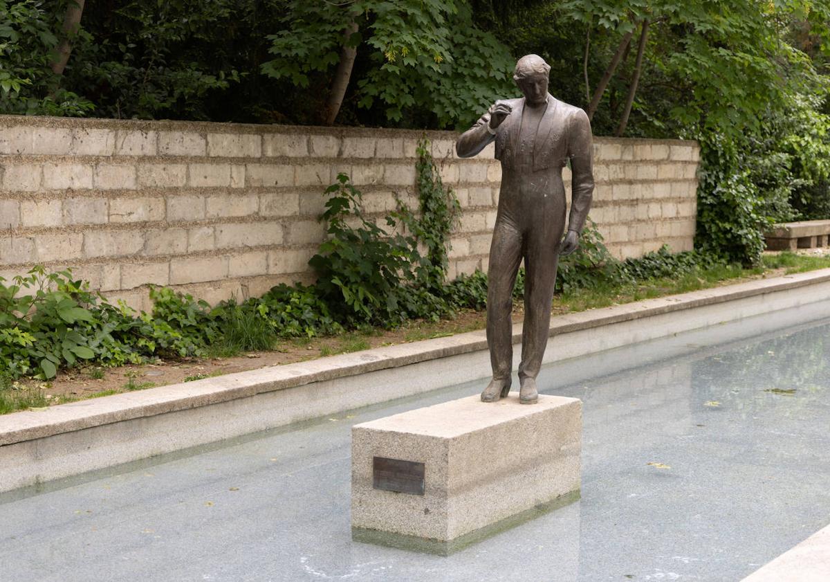 Imagen principal - 'Baile en bronce', la estatua de Zorrilla y la de Colón.