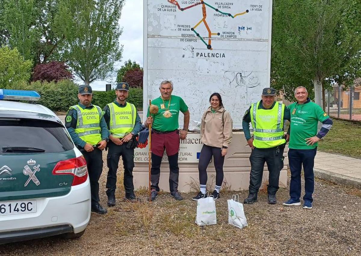 Imagen secundaria 1 - Salida desde Frómista, guardias civiles en Villalcázar de Sirga y camiseta conmemorativa.