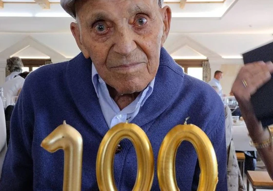 El centenario cumpleañero, Elías Mora