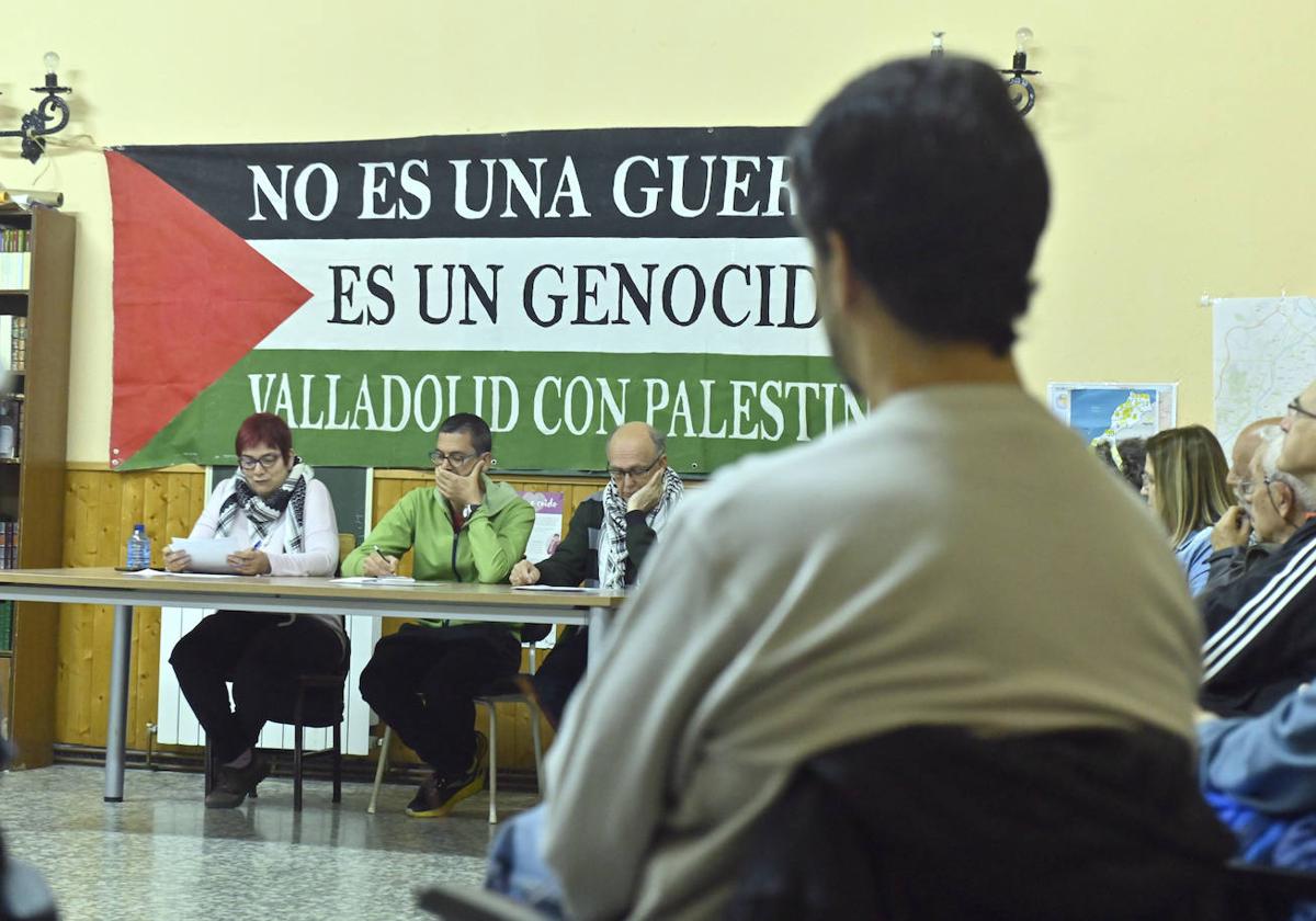 Un momento del coloquio mantenido con los participantes en el encierro en Santo Toribio.