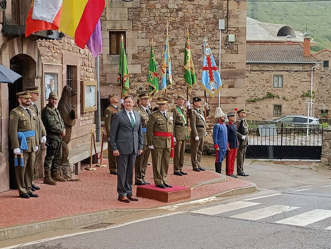 Brañosera rinde homenaje a la bandera de España