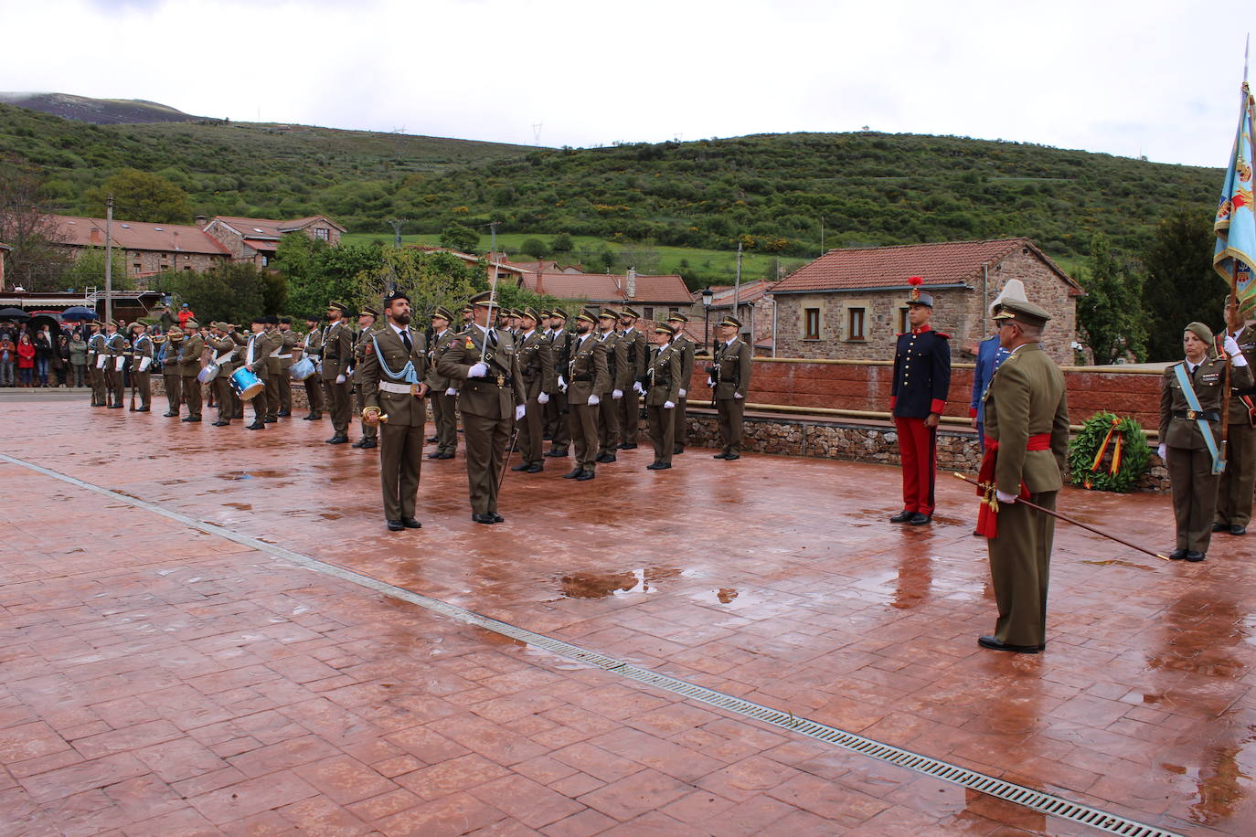 Brañosera rinde homenaje a la bandera de España