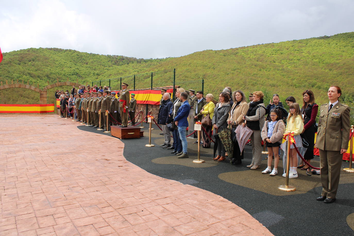 Brañosera rinde homenaje a la bandera de España