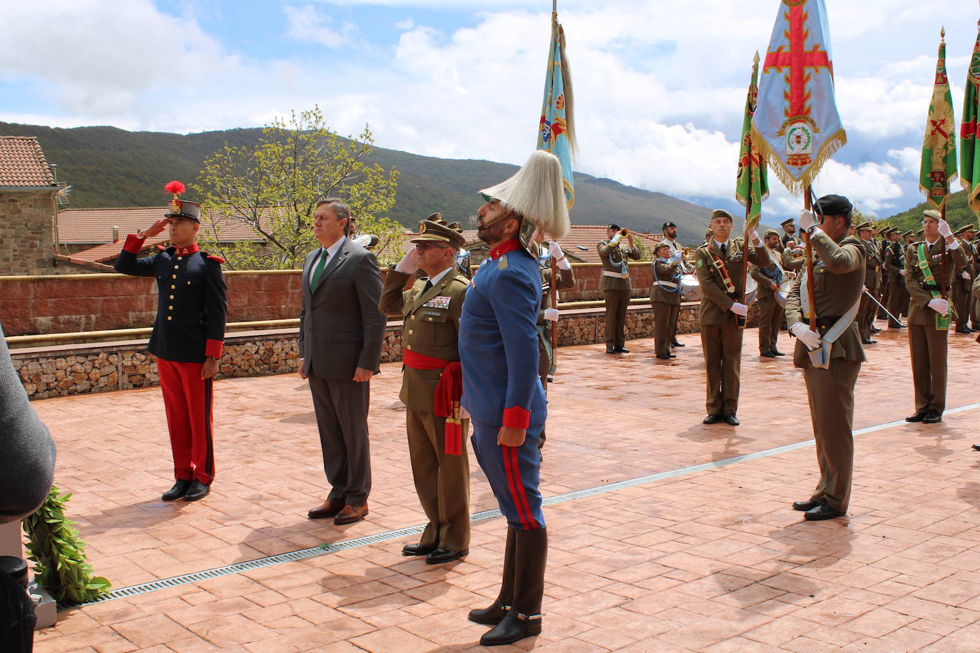 Brañosera rinde homenaje a la bandera de España