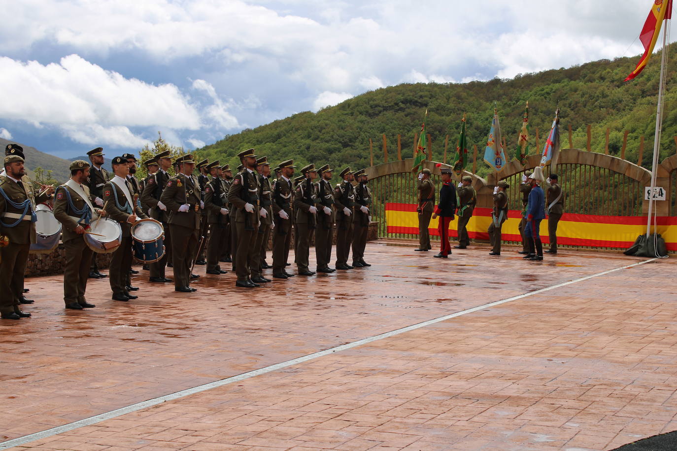 Brañosera rinde homenaje a la bandera de España