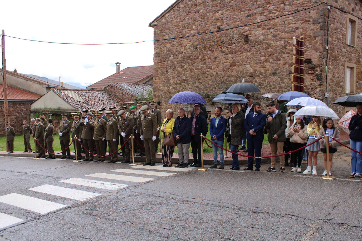 Brañosera rinde homenaje a la bandera de España