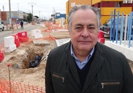 Alfonso Pestaña en la avenida El Norte de Castilla del polígono de Argales.