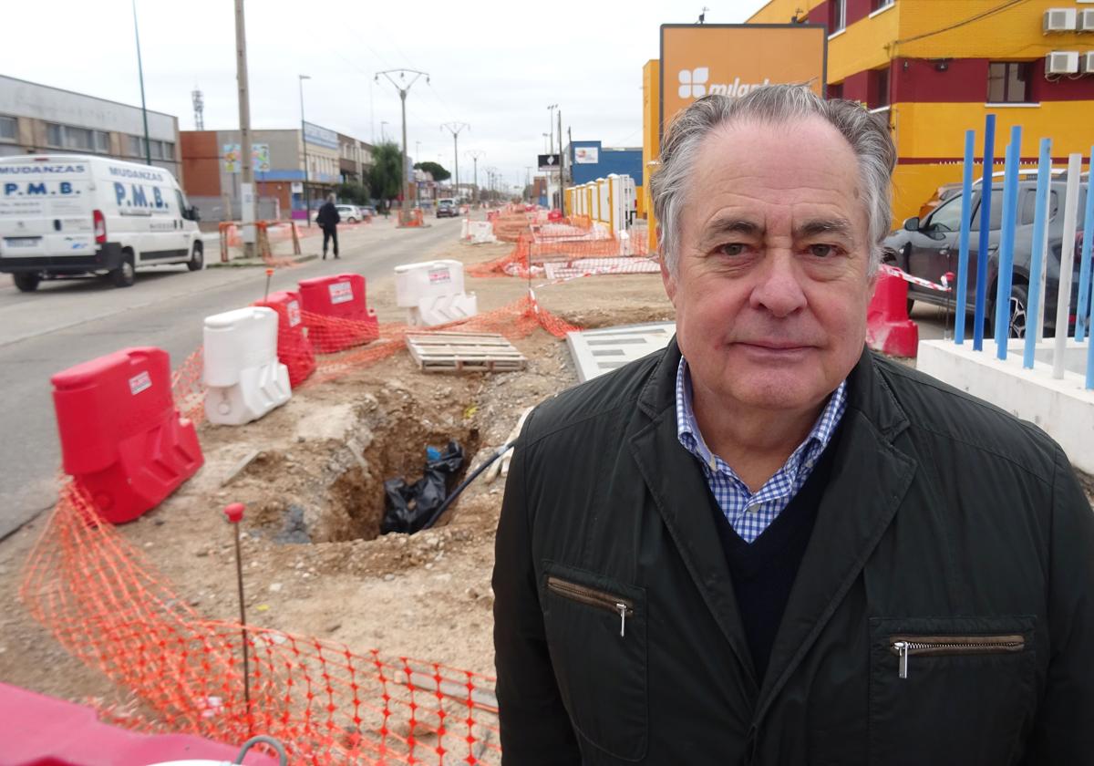 Alfonso Pestaña en la avenida El Norte de Castilla del polígono de Argales.