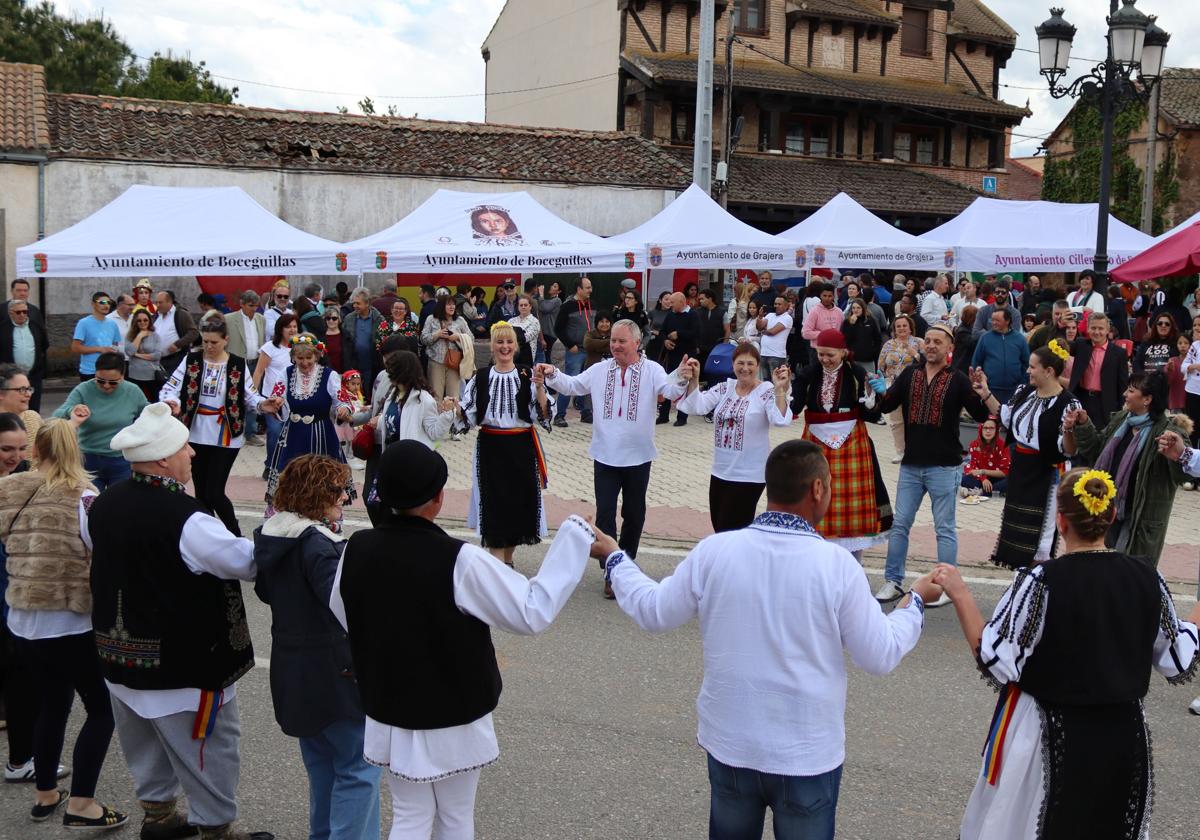 Bailes autóctonos en la Jornada Intercultural del Nordeste de Segovia celebrada este sábado.