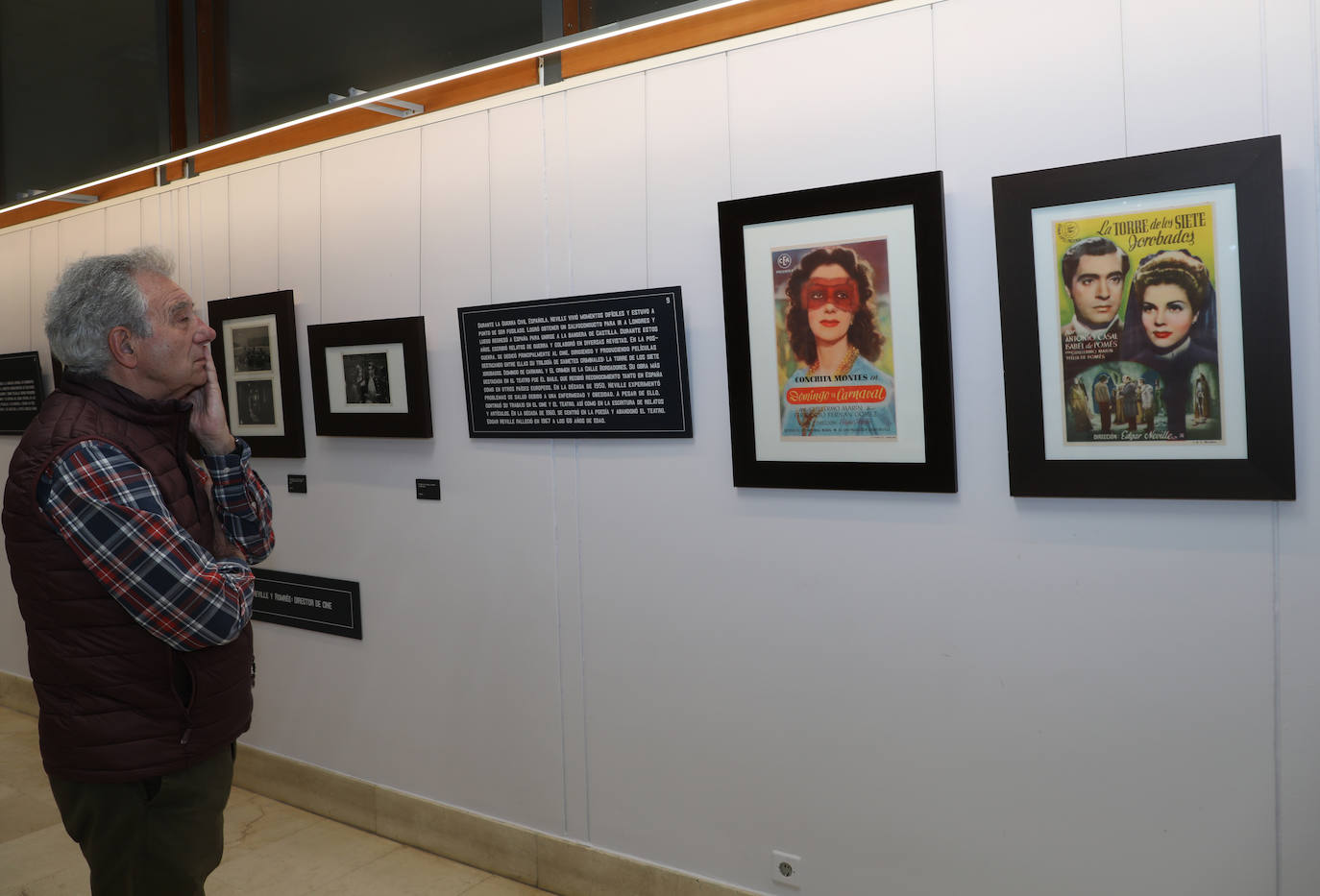 Una exposición de material de &#039;La torre de los siete jorobados&#039;