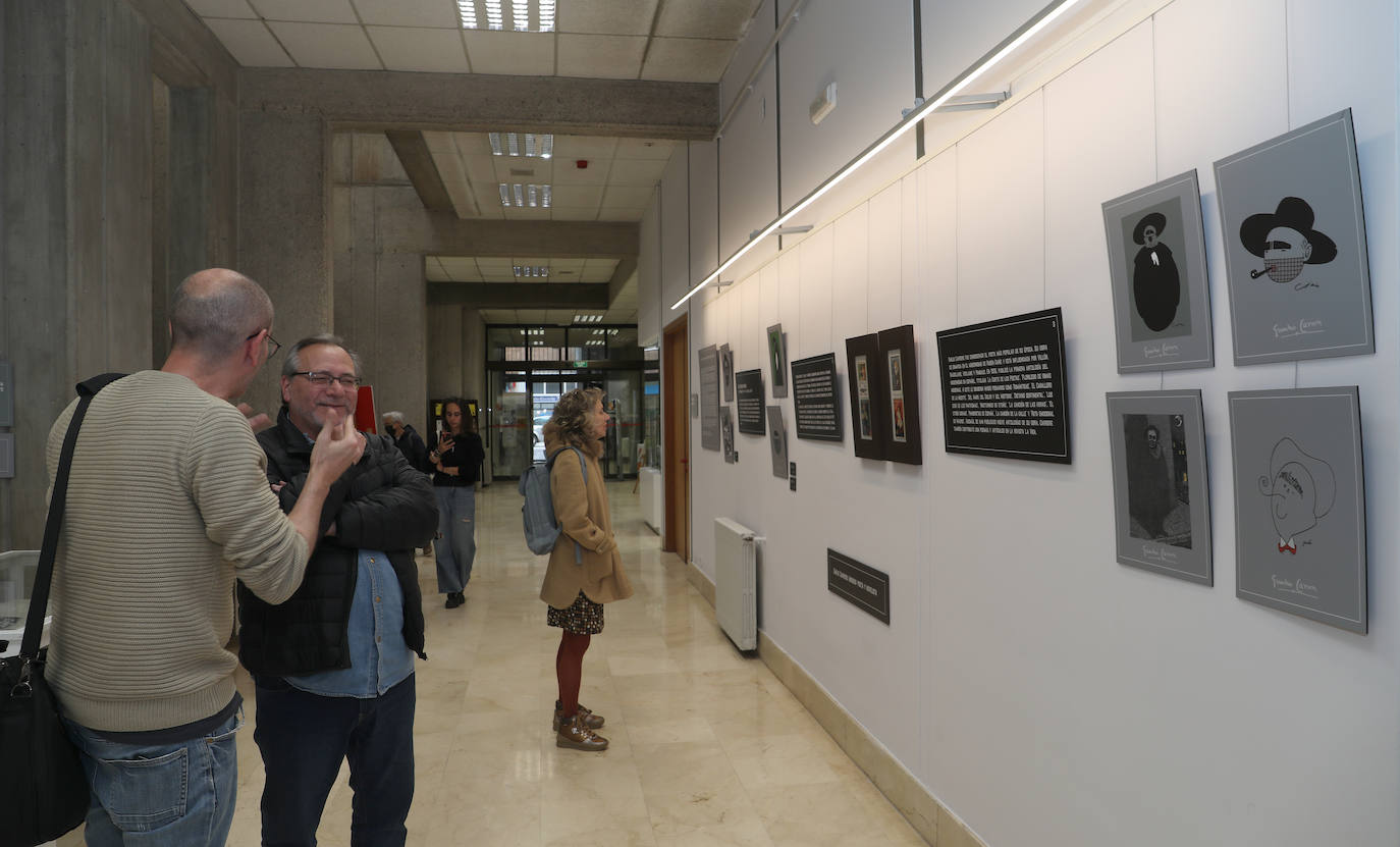 Una exposición de material de &#039;La torre de los siete jorobados&#039;