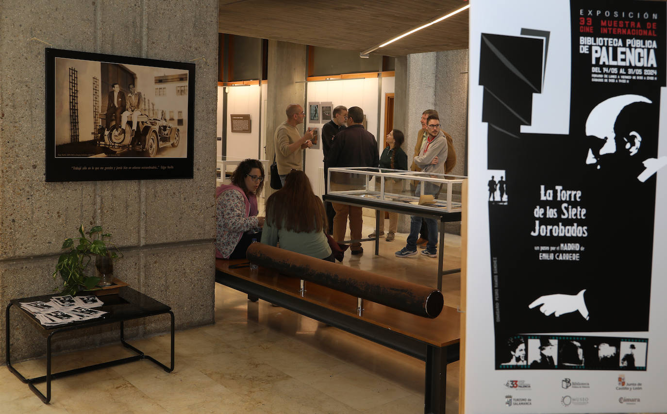 Una exposición de material de &#039;La torre de los siete jorobados&#039;