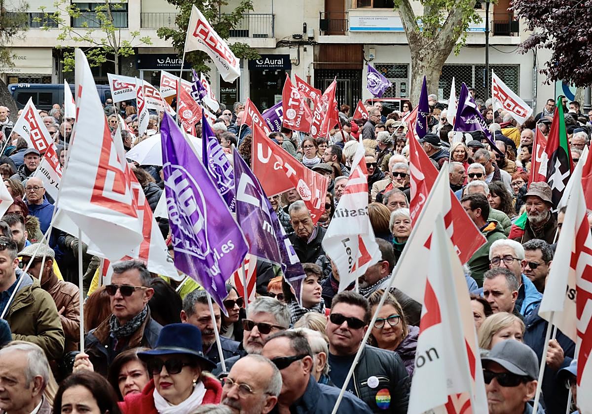 Manifestantes el Primero de Mayo de este año en la plaza de la Universidad de Valladolid.