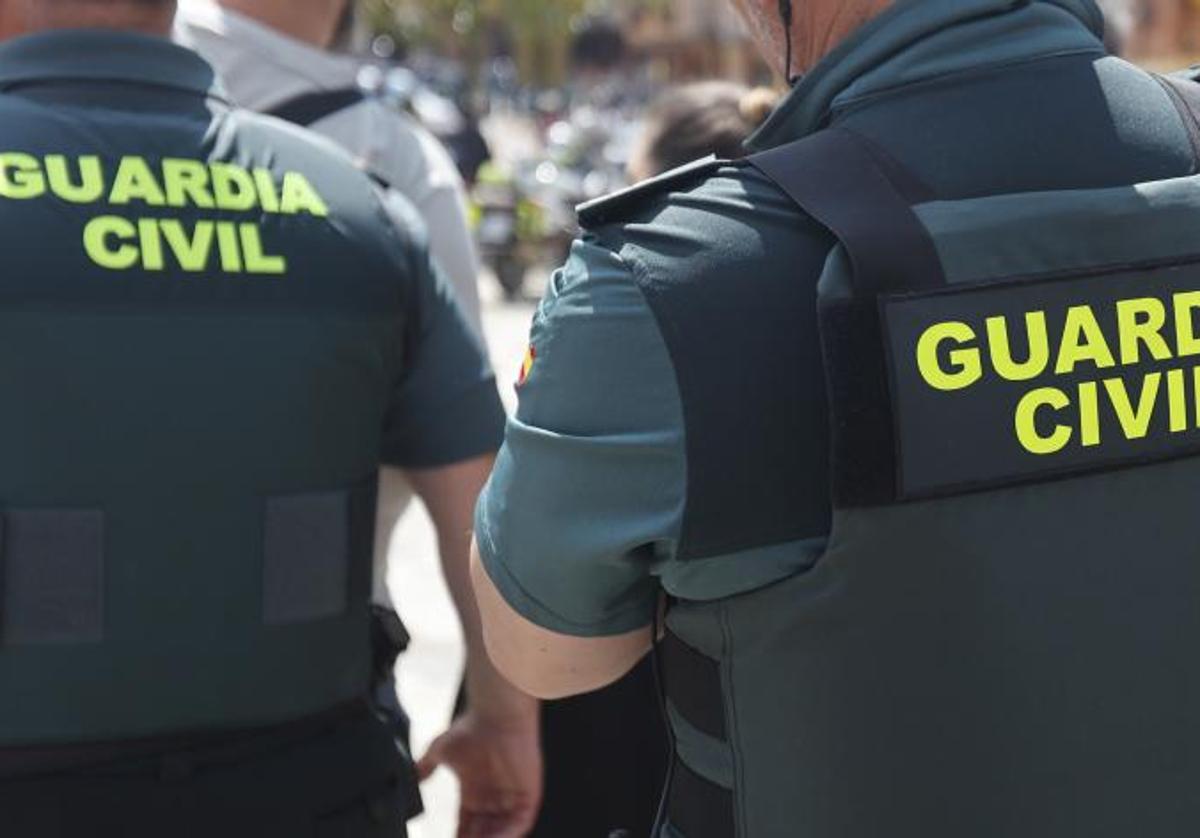 Dos agentes de la Guardia Civil de Palencia en una imagen de archivo.