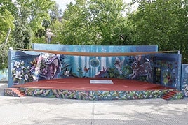 Anfiteatro de Parquesol ya rematado con el mural y los toldos.