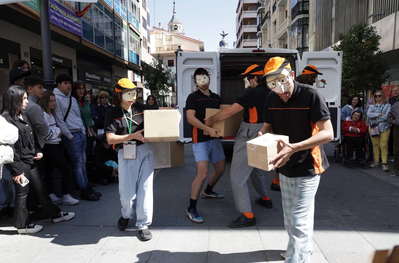 Actuación de Paquets en la calle Santiago