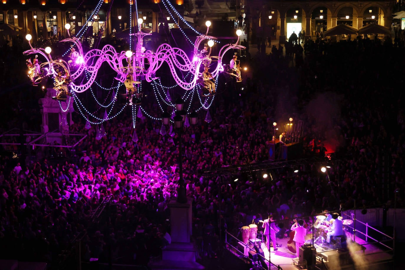 Las imágenes de la espectacular Cristal Palace en la Plaza Mayor