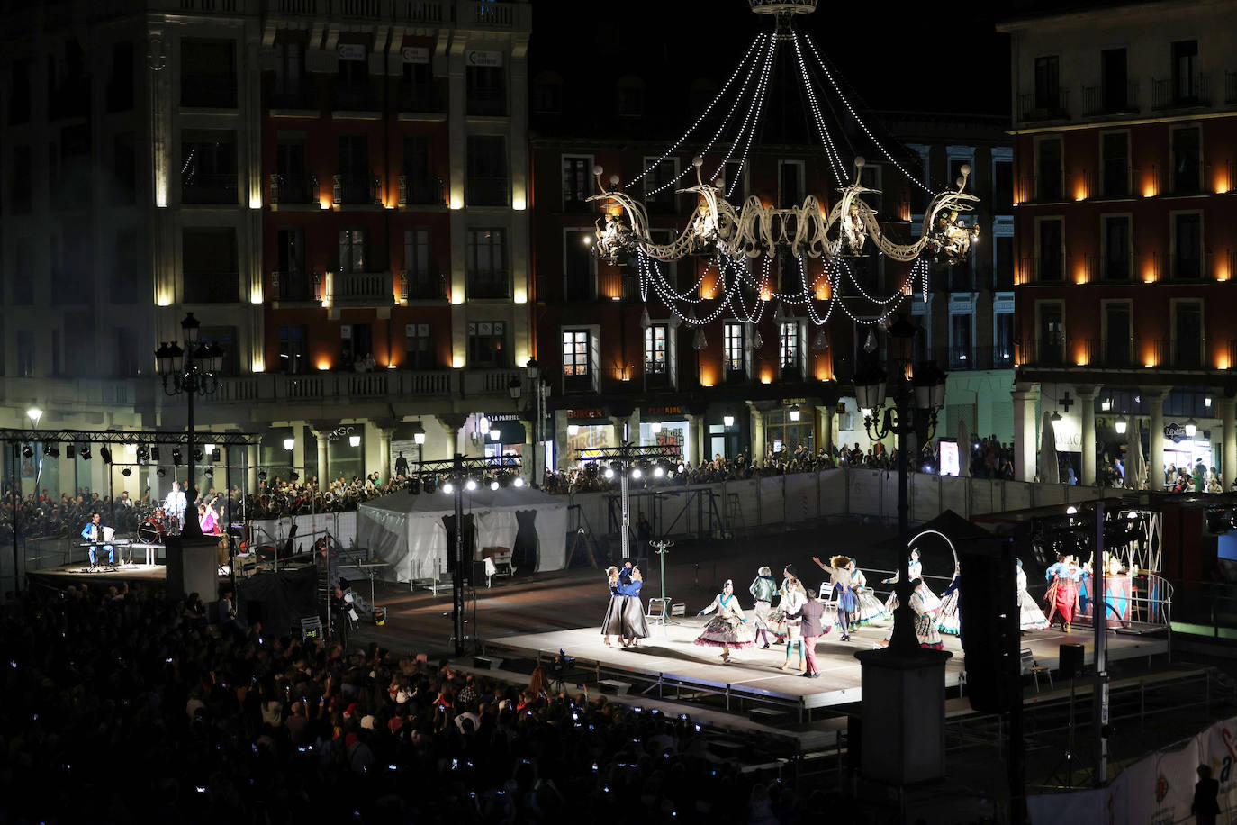 Las imágenes de la espectacular Cristal Palace en la Plaza Mayor