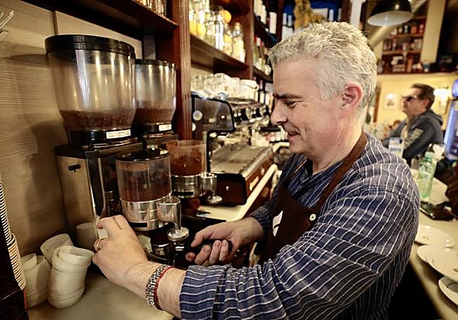 Mimo y pasión son dos de los grandes ingredientes que Tomás «le echa» a su café