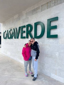 Menchu Álvarez y Víctor Fernández en el Hospital Casaverde Valladolid donde se conocieron mientras se recuperaban del ictus que ambos sufrieron en diciembre