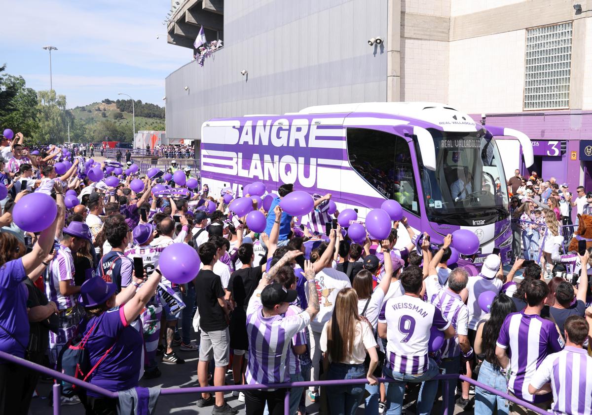 La afición recibe al Pucela antes del último partido ante el Español en el José Zorrilla