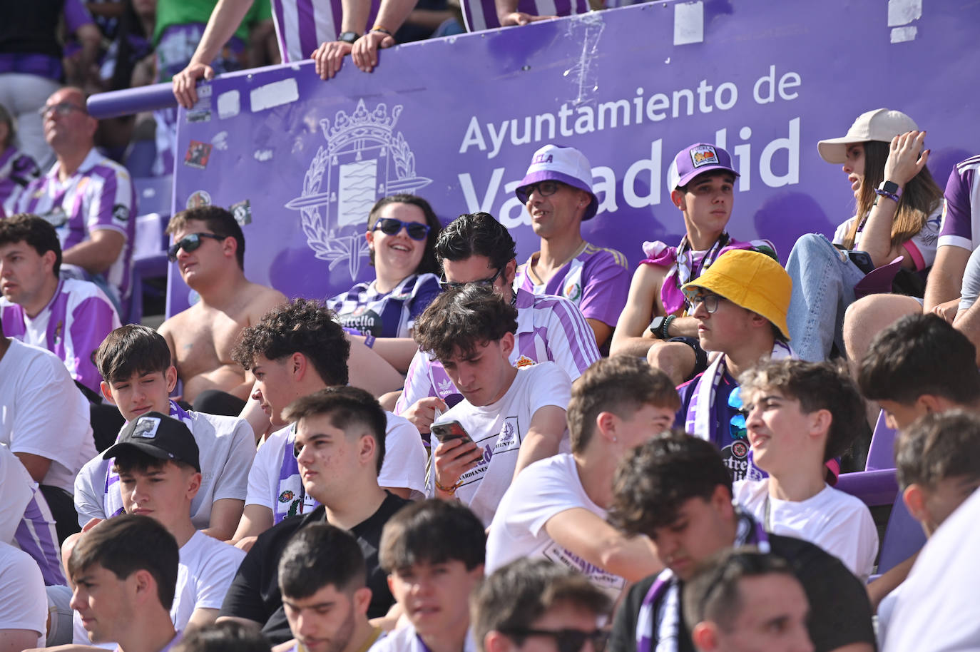 Búscate en la grada del Real Valladolid-Villarreal B (3/4)