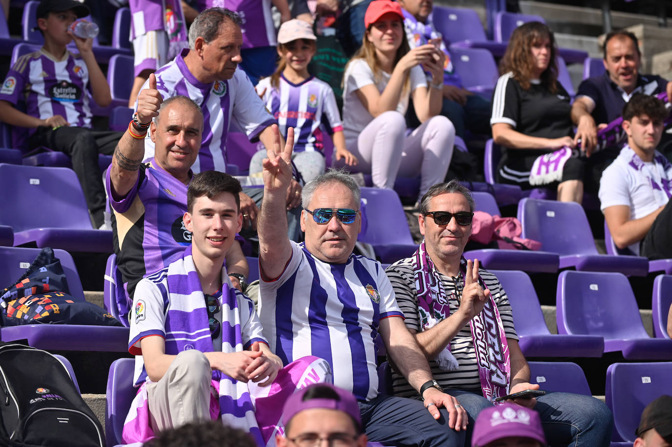 Búscate en la grada del Real Valladolid-Villarreal B (3/4)