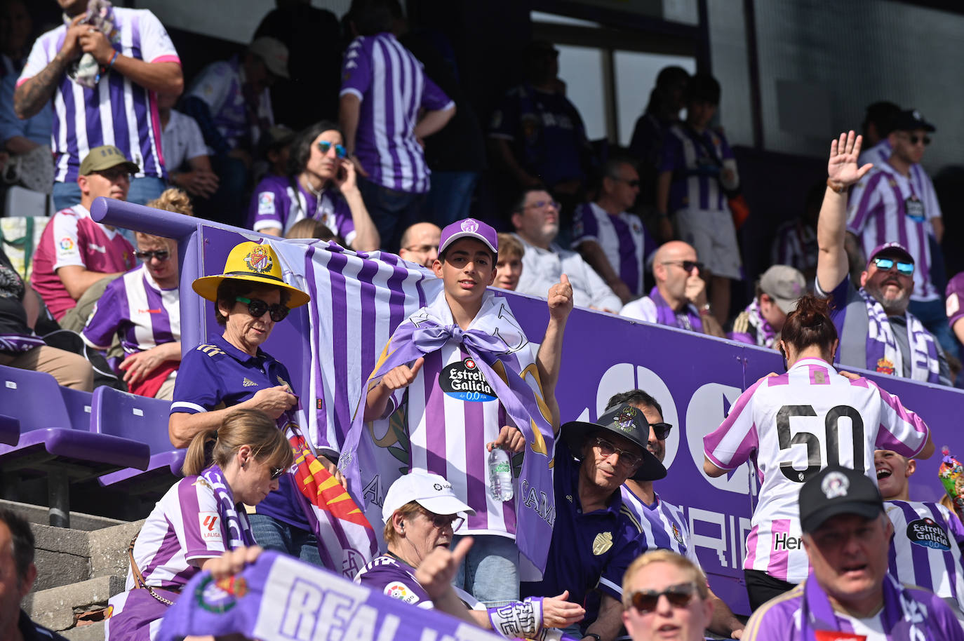 Búscate en la grada del Real Valladolid-Villarreal B (3/4)