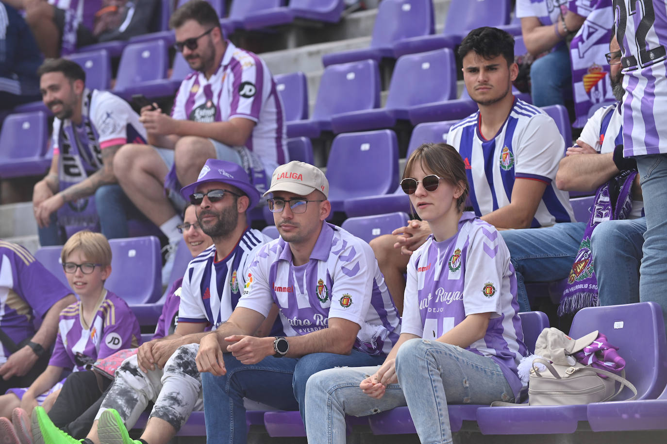 Búscate en la grada del Real Valladolid-Villarreal B (3/4)