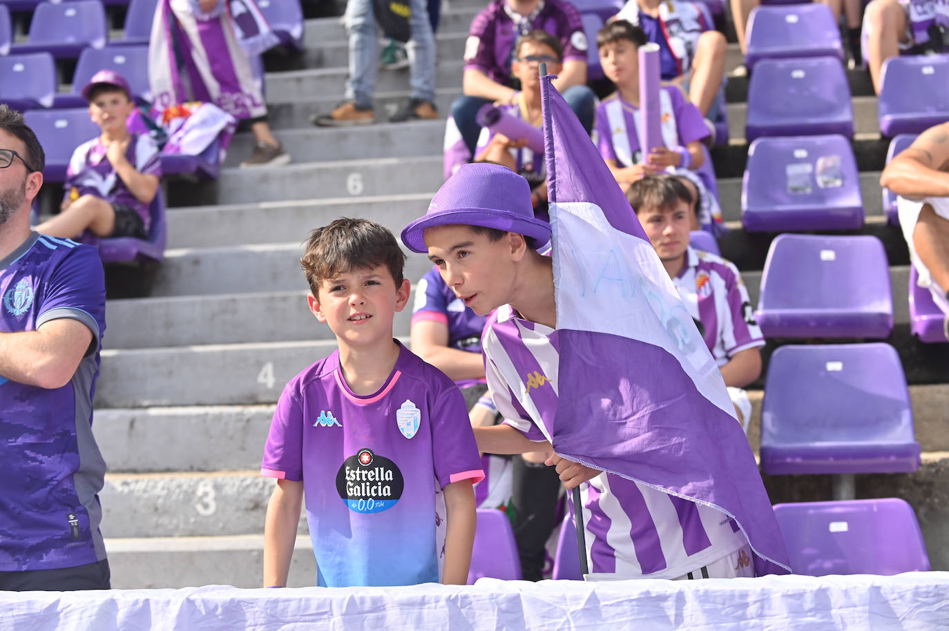 Búscate en la grada del Real Valladolid-Villarreal B (3/4)