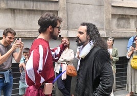 Los participantes disfrutaron de una ruta con batalla literaria entre Cervantes y Shakespeare.