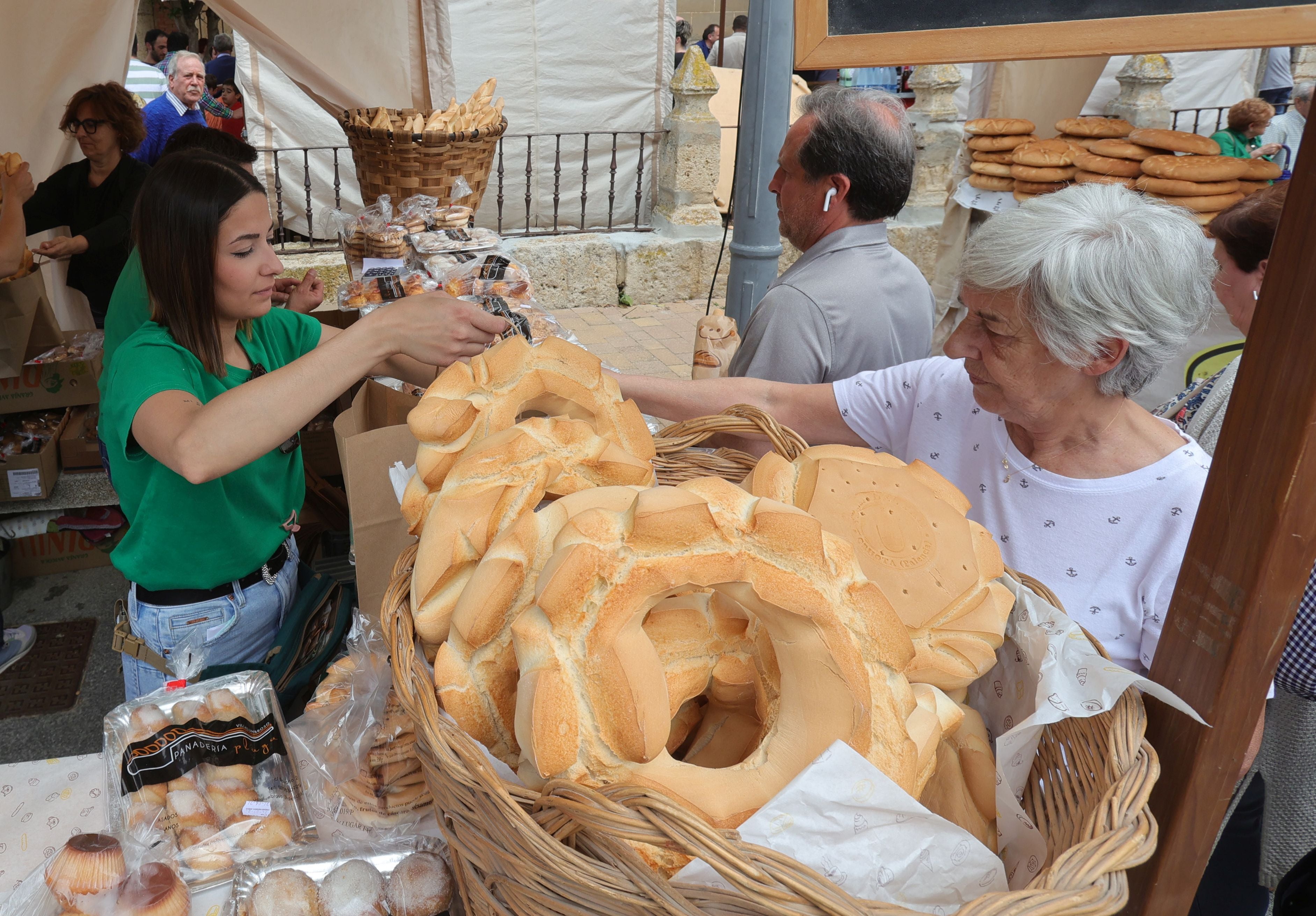 Puesto de venta en la Feria del Pan de Grijota.