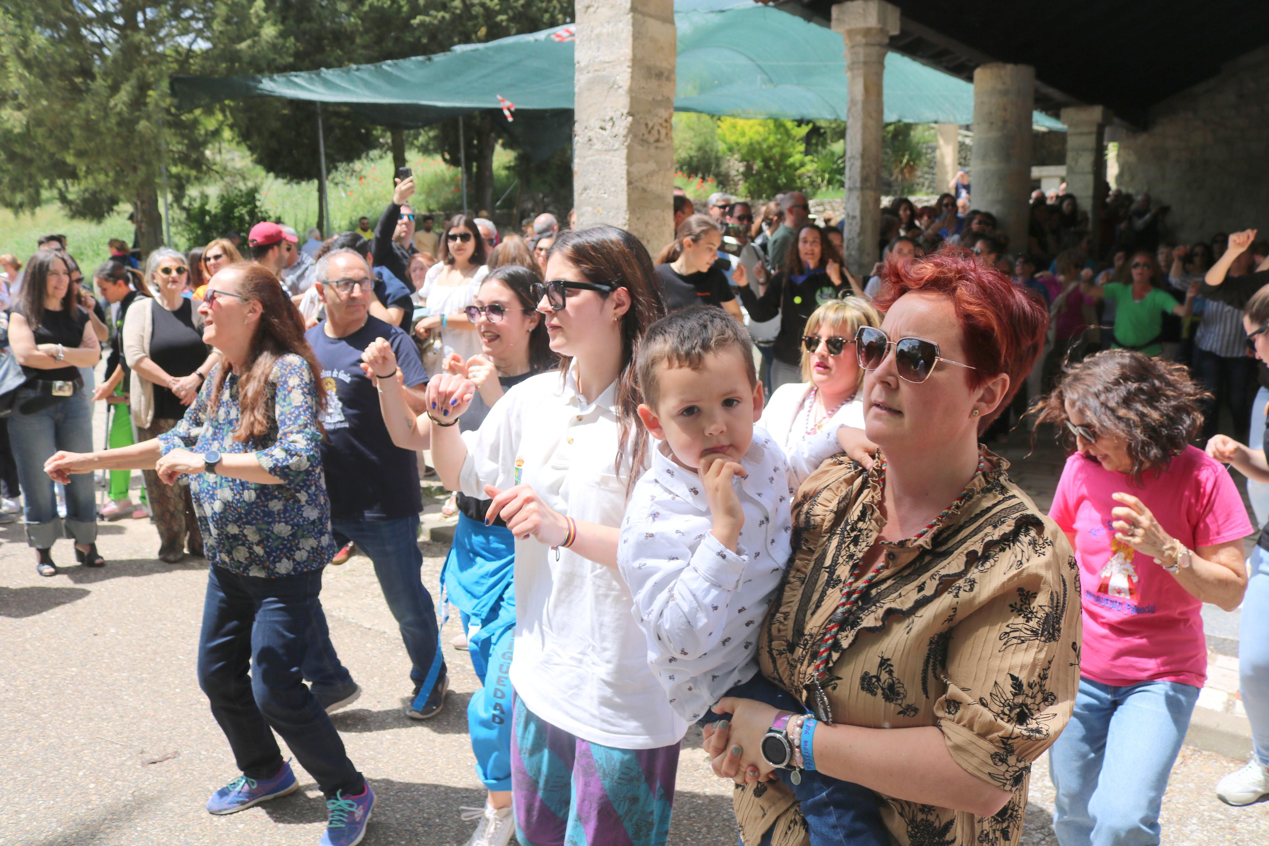 Antigüedad danza en honor a la Virgen de Garón