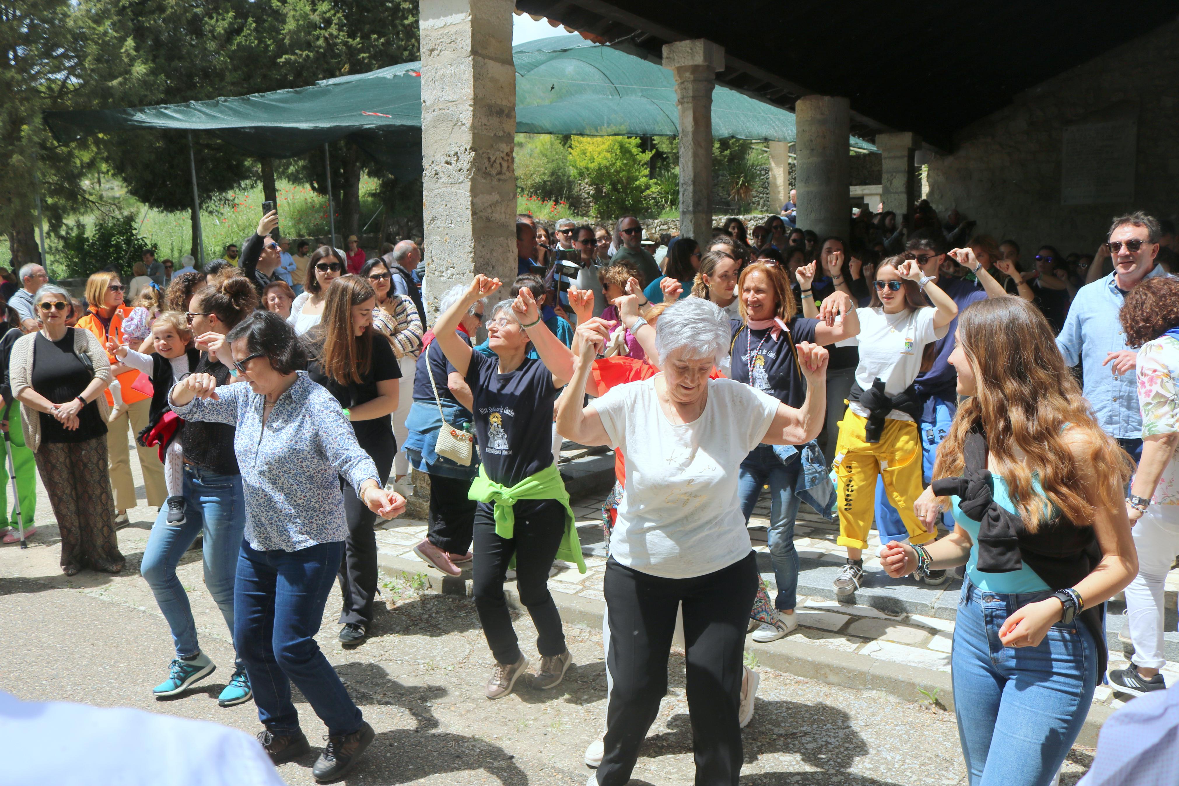 Antigüedad danza en honor a la Virgen de Garón