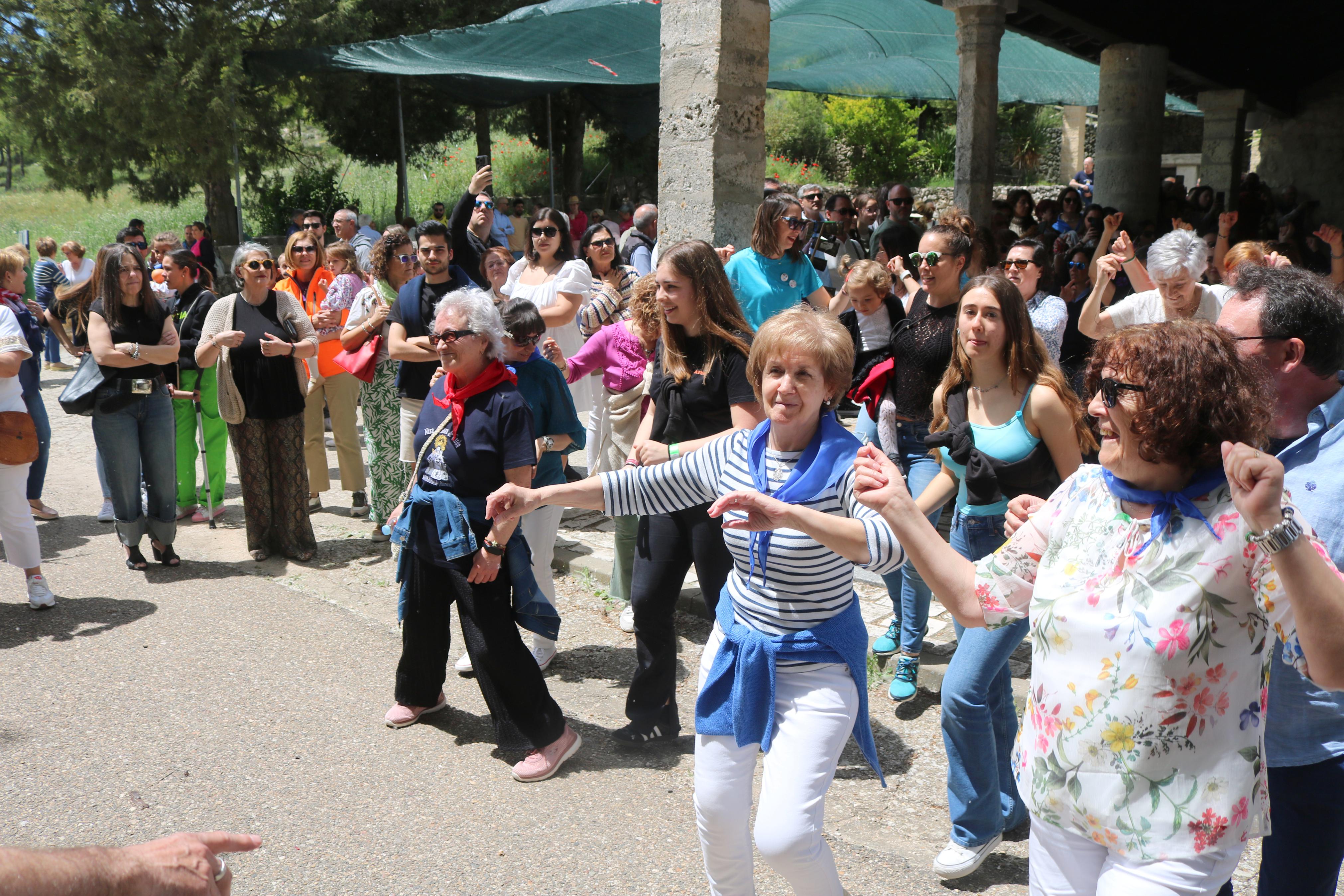 Antigüedad danza en honor a la Virgen de Garón