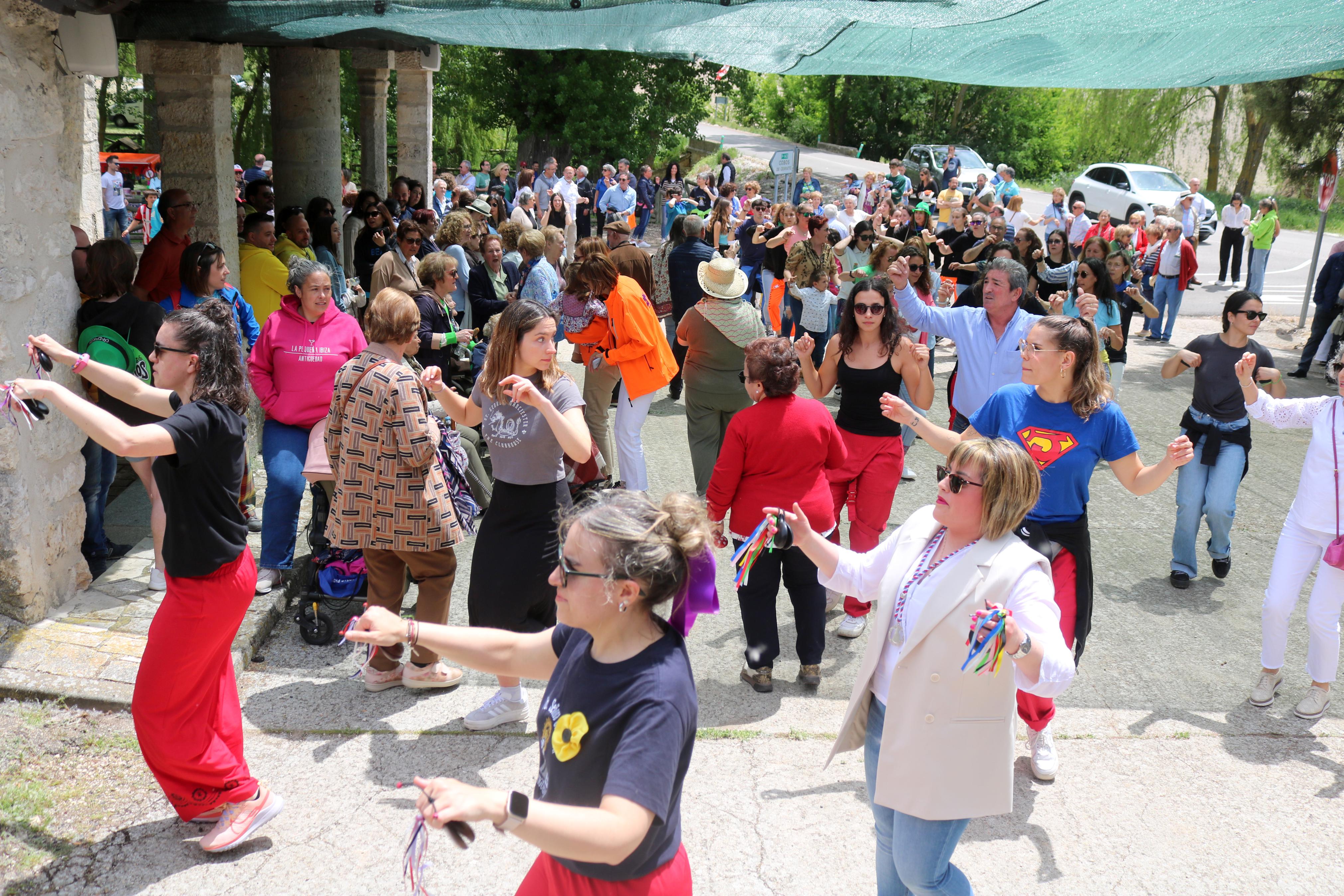 Antigüedad danza en honor a la Virgen de Garón