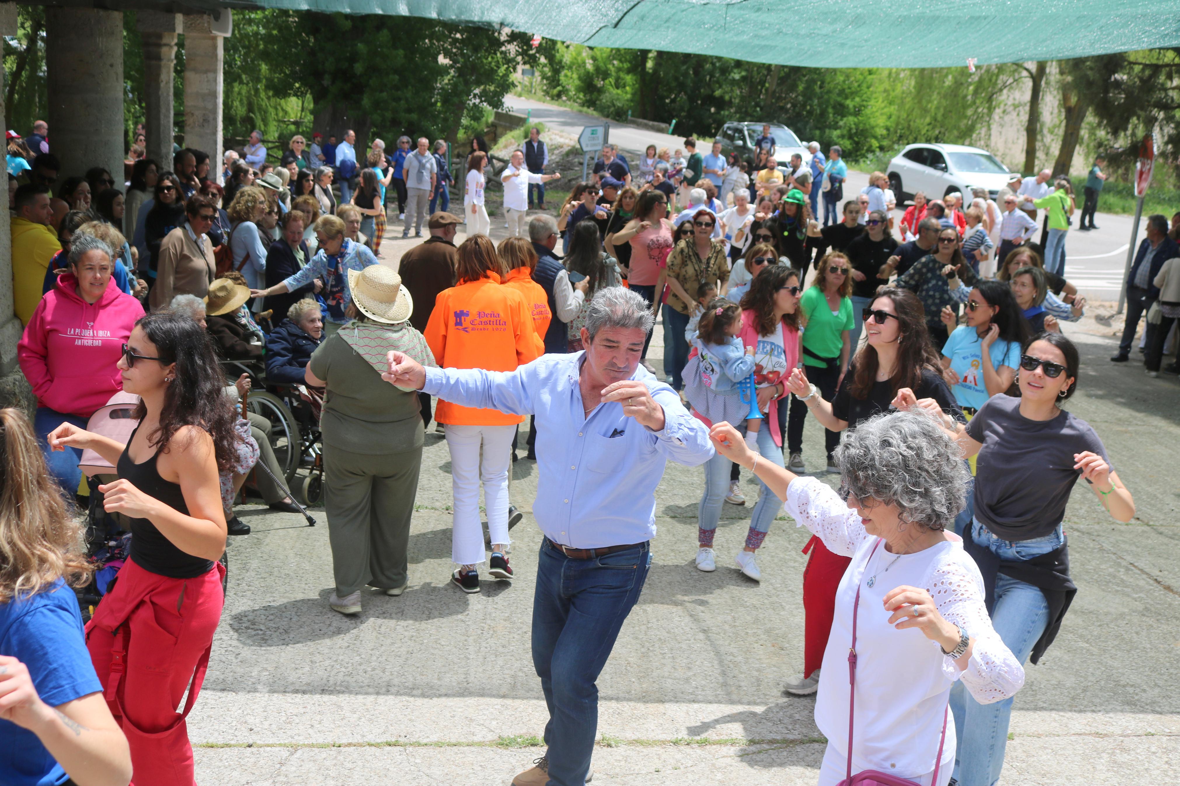 Antigüedad danza en honor a la Virgen de Garón