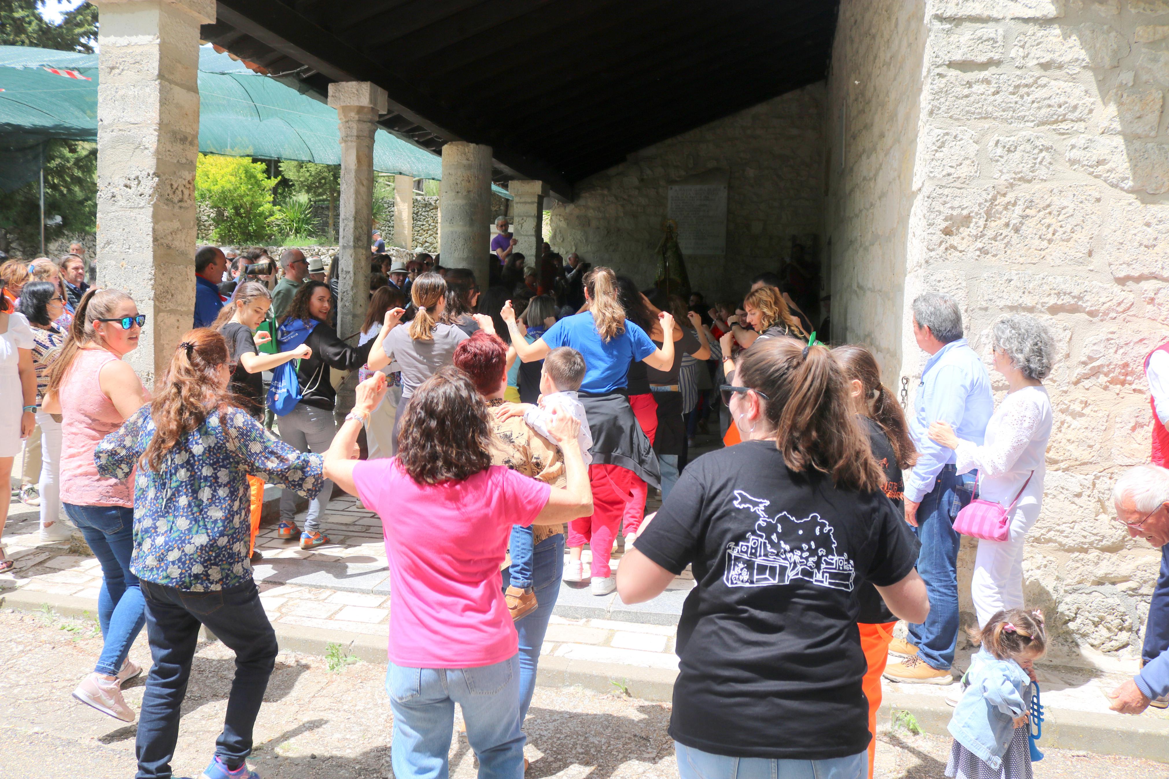 Antigüedad danza en honor a la Virgen de Garón