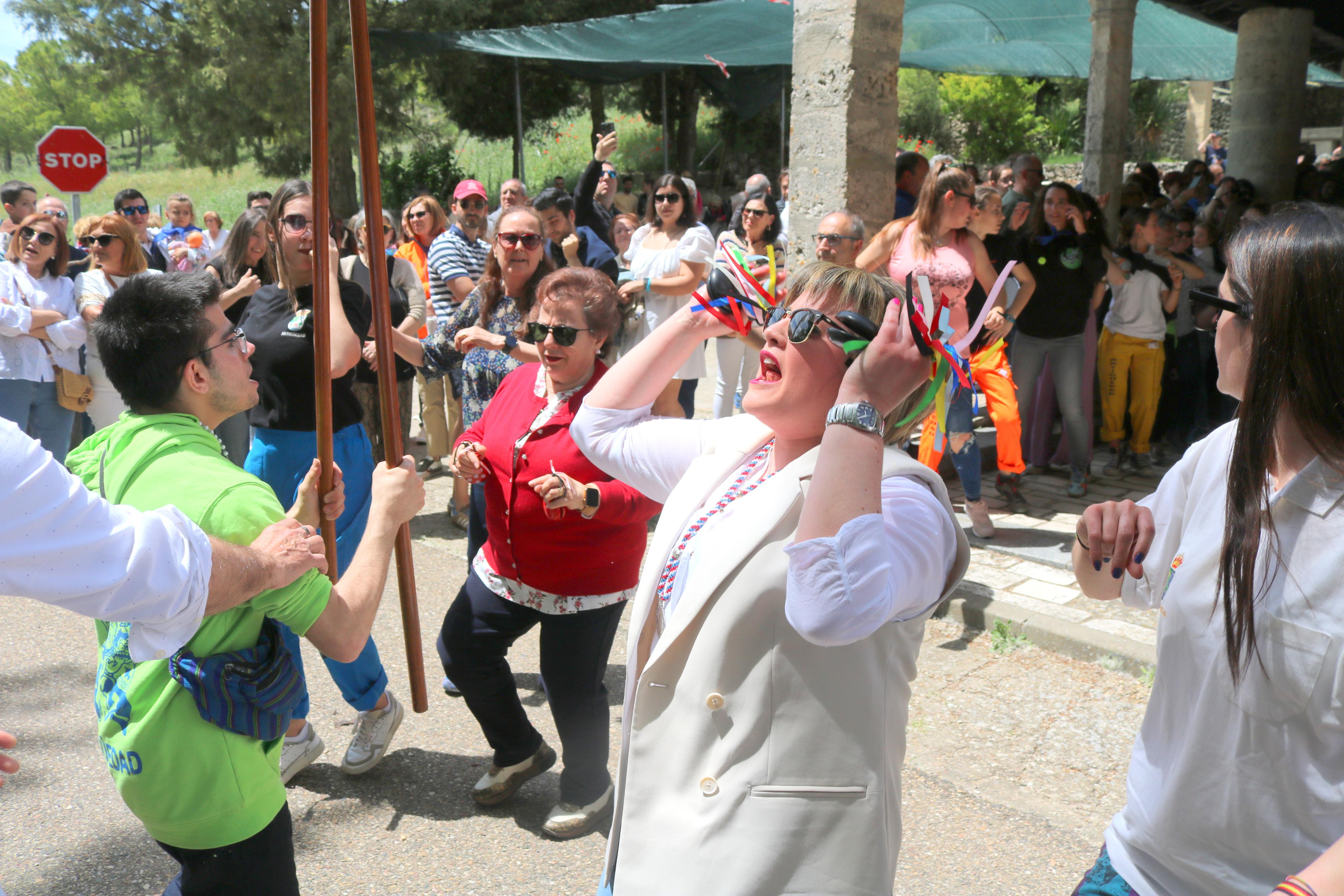 Antigüedad danza en honor a la Virgen de Garón