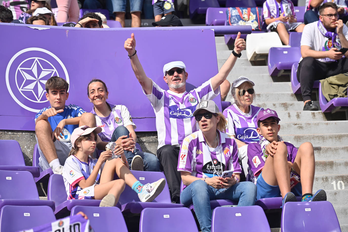 Búscate en la grada del Real Valladolid-Villarreal B (4/4)